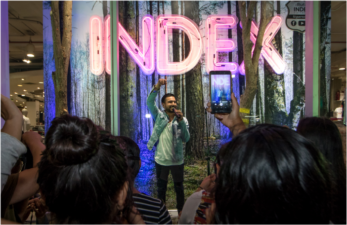 Conceirto en una vitrina en Ripley